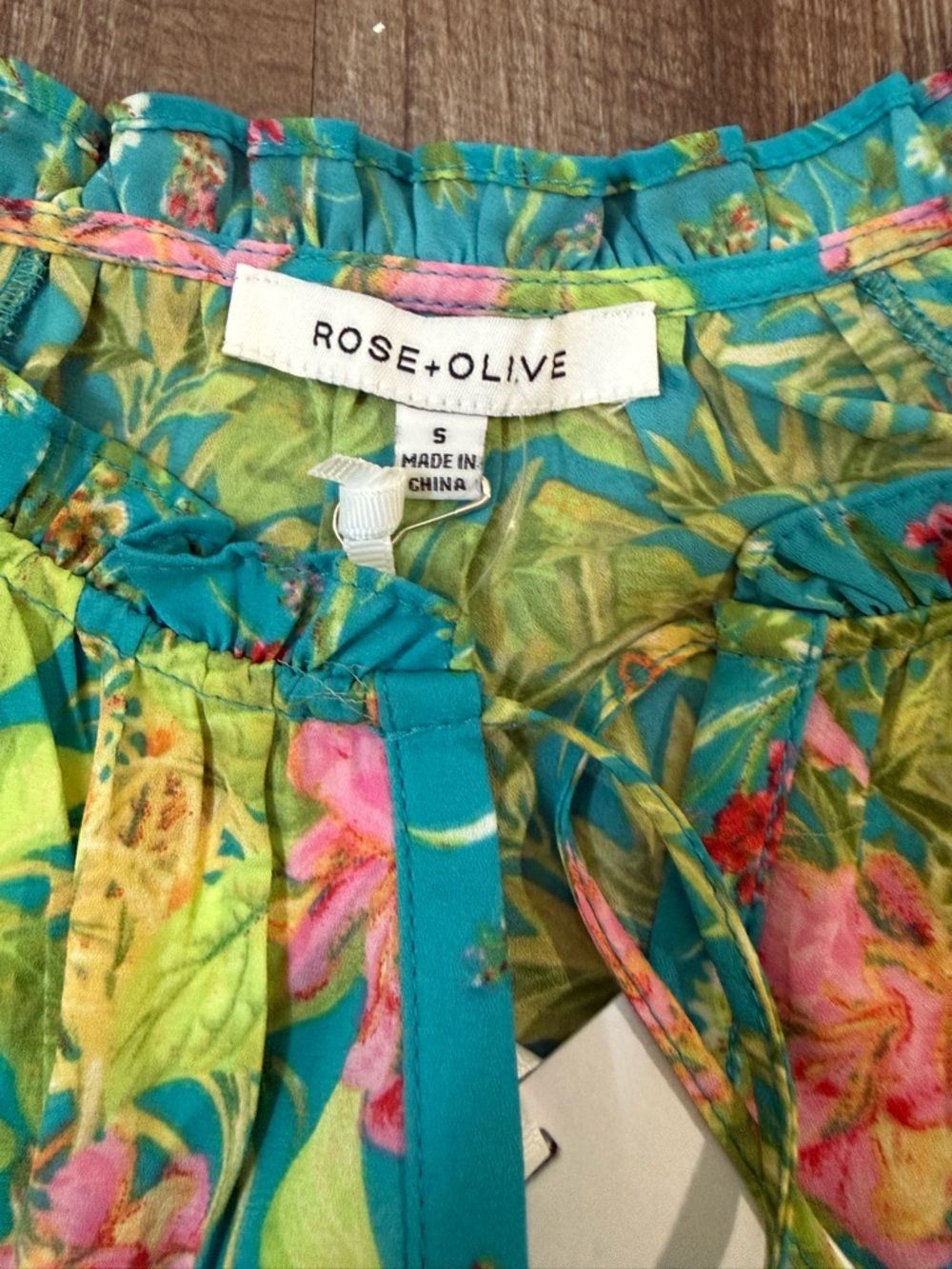 Rose & Olive Aqua Tropical Floral Tassel V-Neck Blouse - Picture 4 of 14